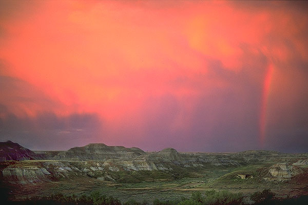Dinosaur Provincial Park, Alberta, Canada
: Sunsets; Colourful.