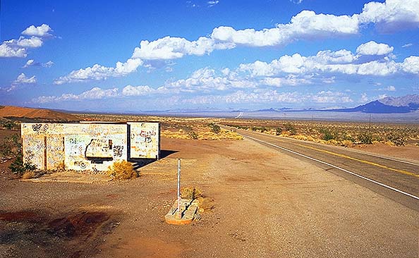 Abandoned gas bar<br>Mojave Desert, California: The Mojave Desert, California, United States of America
: Ruins and Restorations; Landscapes.