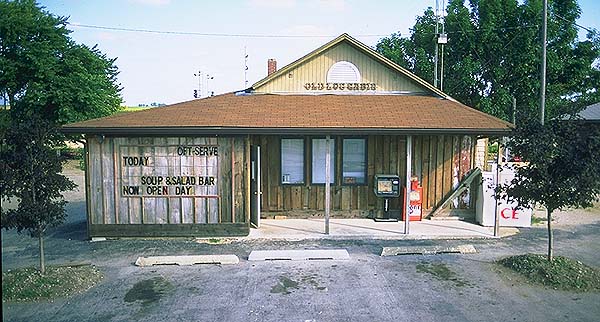 Old Log Cabin<br>Pontiac, Illinois: Illinois Route 66, Illinois, United States of America
: Eat-Drink; Landmarks.