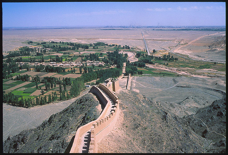Jiayuguan :: Protecting the Ming Dynasty's Westernmost Extreme<br>The Hanging Great Wall: Jiayuguan, Gansu, People's Republic of China
: Great Wall; Landscapes.