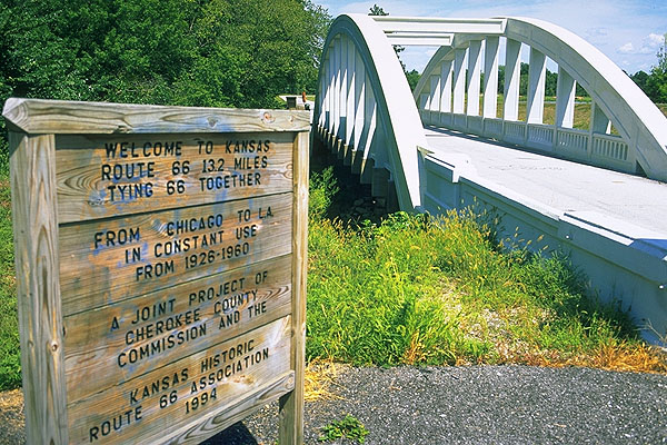 Rainbow Bridge<br>Riverton, Kansas: Kansas Route 66, Kansas, United States of America
: Bridges; On The Road.