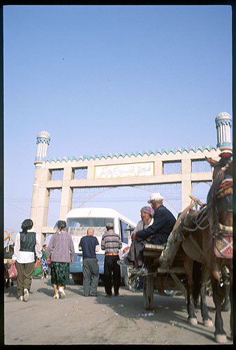 The Thursday Market<br>Kuqa :: Xinjiang, China: Kuqa, Xinjiang, People's Republic of China
: People You Meet; Bridges.