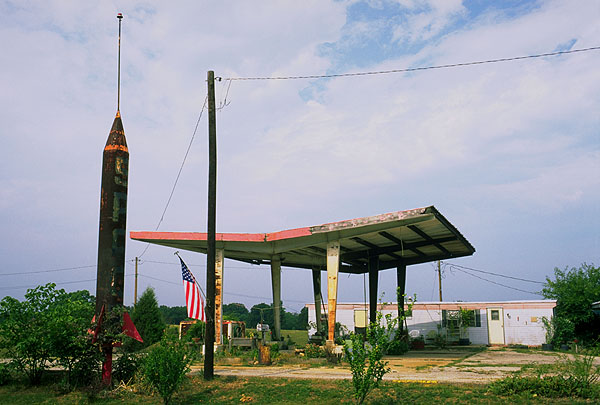 Another Abandoned Roadside Attraction<br>Somewhere West of St. Louis: Missouri Route 66, Missouri, United States of America
: Gas Bars; Ruins and Restorations.