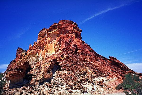 Rainbow Valley<br>Northern Territory: Rainbow Valley, Northern Territory, Australia
: Geological Formations.