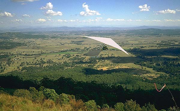 Hang gliding<br>The Tambourine Mountains<br>Queensland, Australia: The Tambourine Mountains, Queensland, Australia
: People You Meet; Landscapes.