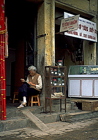 Daily accounts<br>Hanoi, Vietnam: Hanoi, Vietnam
: City Scenes; People You Meet.