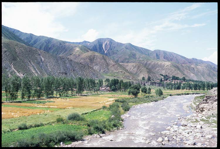 Farms and rivers: Xiahe to Linxia, Gansu, People's Republic of China
: Landscapes; Spoke and Saddle attractions.