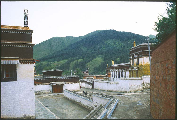(even) More architectural splendour: Xiahe -- Labrang Si, Gansu, People's Republic of China
: Buildings.