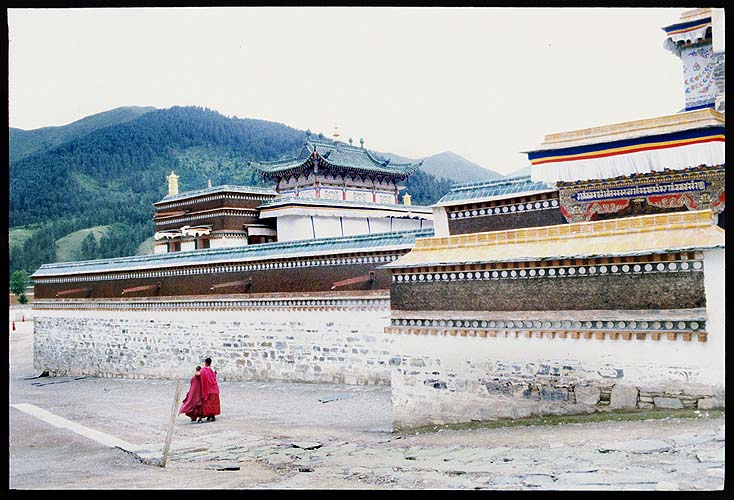 (even) More architectural splendour: Xiahe -- Labrang Si, Gansu, People's Republic of China
: Buildings; Temples.