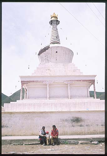 Xiahe :: Labrang Si (Tibetan Lamasary): Xiahe -- Labrang Si, Gansu, People's Republic of China
: Monuments; People You Meet.