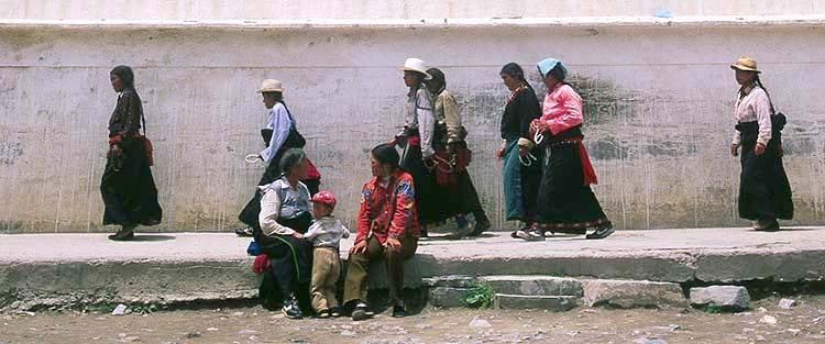 Xiahe :: Labrang Si (Tibetan Lamasary): Xiahe -- Labrang Si, Gansu, People's Republic of China
; People You Meet.