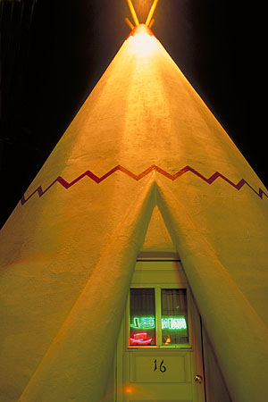 The Wigwam Motel<br>Holbrook, Arizona: Holbrook, Arizona, United States of America
: Motels and Motor Courts; Kitsch.