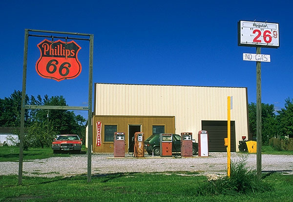 Henry's Route 66 Emprium<br>Staunton, Illinois: Illinois Route 66, Illinois, United States of America
: Emporium; Landmarks.