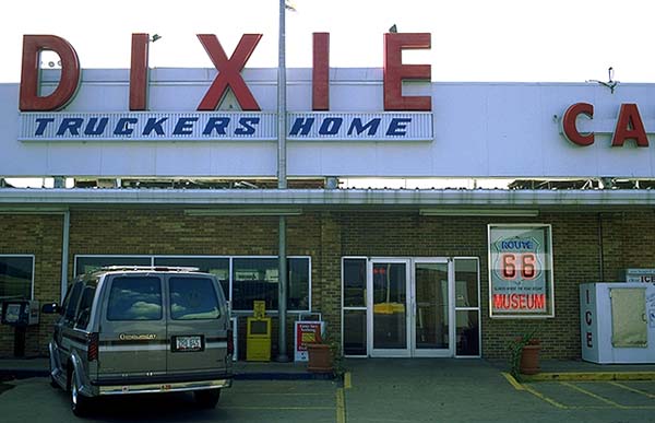 Dixie Trucker's Home<br>Route 66 Museum and Hall of Fame<br>North of Springfield, Illinois: Illinois Route 66, Illinois, United States of America
: Eat-Drink; Museums.