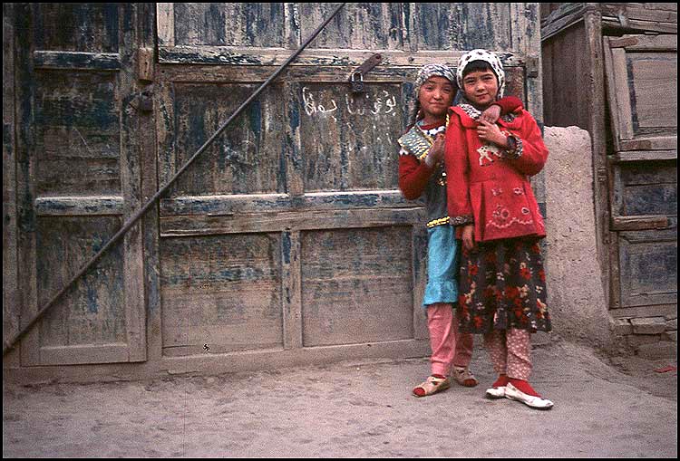 Cute Hearts<br><br>Kashgar :: Xinjiang, China: Kashgar, Xinjiang, People's Republic of China
: People You Meet.