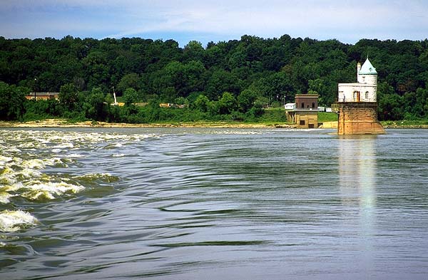 Looking Across the Mississippi River to Missouri<br>Granite City, Illinois: Illinois Route 66, Illinois, United States of America
: Rivers.