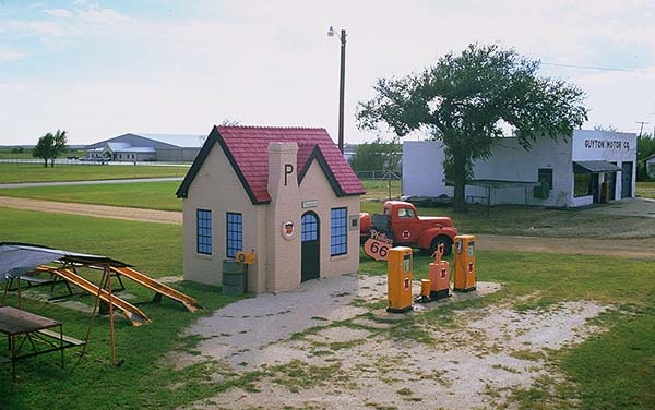 Phillips 66 Station<br>McLean, Texas: McLean, Texas, United States of America
: On The Road; Landmarks.